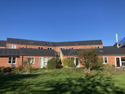 Husene i Kilen set fra haven.