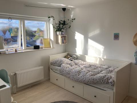 Værelse på 1. sal (3/3).