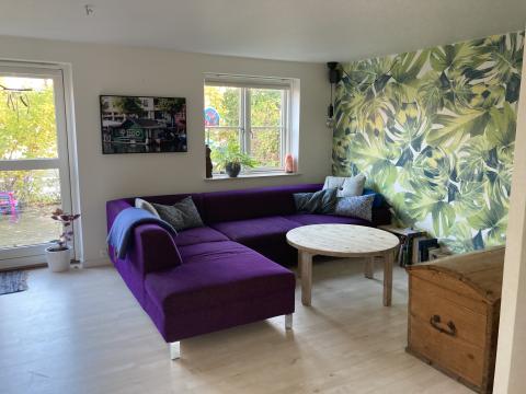 Sofahjørne i stuen.