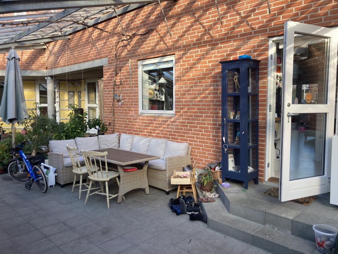 Nummer 151 - hoveddøren set fra glasgaden